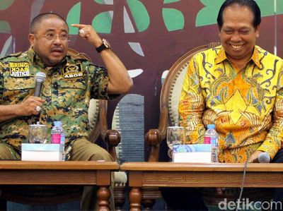 Saat Aboe Bakar Al-Habsyi dan Anton Sihombing Berdiskusi di DPR