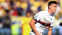 Dari Liga Italia adalah Krzysztof Piatek. Pemain depan Genoa ini telah melesakkan sembilan gol. (Paolo Bruno/Getty Images)