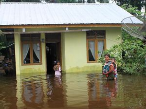 Banjir Merendam Sejumlah Daerah di Sumatera