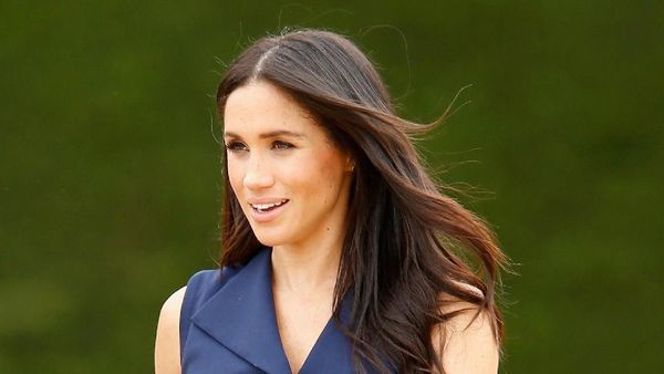 Foto: Momen Manis Saat Meghan Markle Pegang-pegang Perut Hamilnya