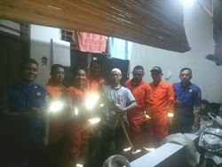Damkar Tangkap Biawak yang Bikin Panik Warga Pasar Minggu