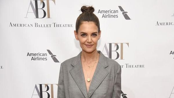 Foto: Adu Gaya Katie Holmes dan Lady Gaga Berjas Tanpa Dalaman