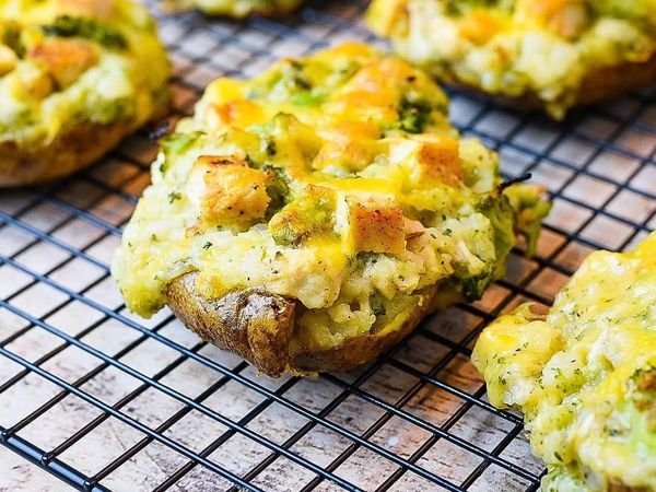 Yummy! Gurihnya Baked Potato Hangat dengan Aneka Topping