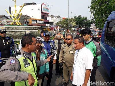 Ojol Mangkal di Depan Stasiun Bekasi Ditertibkan