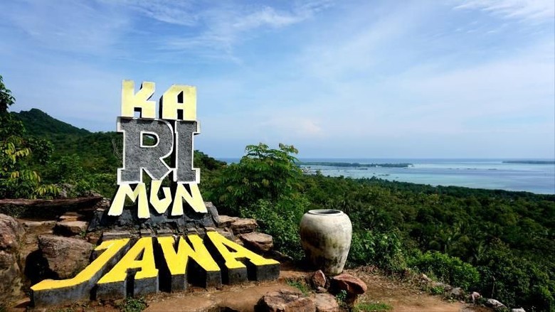 Cuaca Buruk, Banyak Wisatawan di Karimunjawa Tak Bisa Pulang Cuaca Buruk, Banyak Wisatawan di Karimunjawa Tak Bisa Pulang