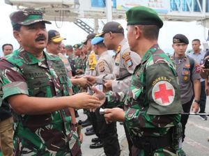 Panglima TNI-Kapolri Tinjau Pengungsian dan Reruntuhan di Petobo Panglima TNI-Kapolri Tinjau Pengungsian dan Reruntuhan di Petobo