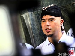 Fadli Zon Absen, Sidang Ahmad Dhani Ditunda