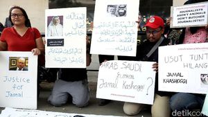 Aksi Solidaritas untuk Jamal Khashoggi di Depan Kedubes Saudi