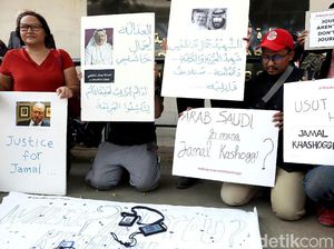 Aksi Solidaritas untuk Jamal Khashoggi di Depan Kedubes Saudi Aksi Solidaritas untuk Jamal Khashoggi di Depan Kedubes Saudi
