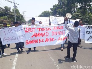 Komunitas Ini Desak Polisi Usut Tuntas Kasus Ahmad Dhani Komunitas Ini Desak Polisi Usut Tuntas Kasus Ahmad Dhani