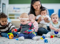 Benar Tidak Bayi Gaul Lebih Pintar?