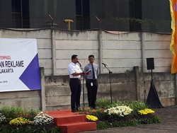 Bareng Wakil Ketua KPK, Anies Pimpin Apel Penertiban Reklame