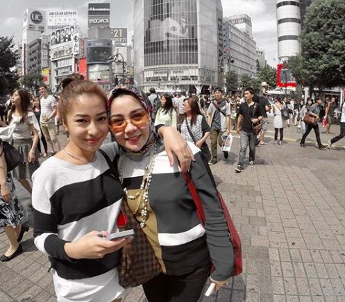 Nikita Willy dan ibunya