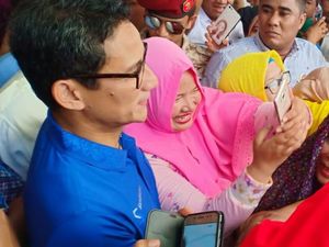 Kampanye di Padang, Sandiaga Uno Ajak Amak-amak Goyang Dua Jari