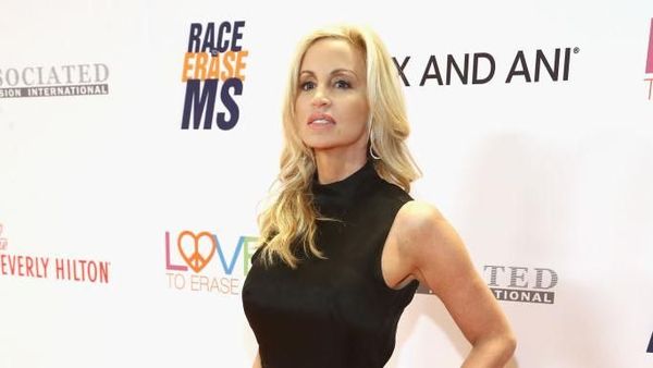 Camille Grammer, Sosok Ibu-ibu Hot yang Masih Seksi di Usia 50