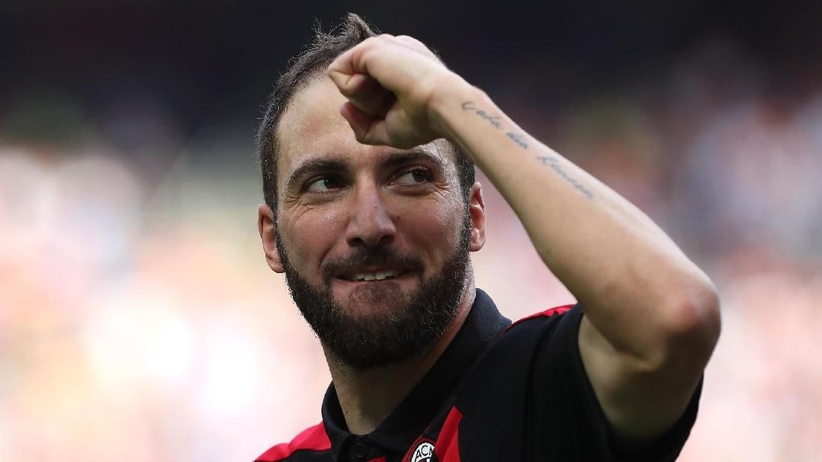 Striker AC Milan Gonzalo Higuain menatap derby Milan pertamanya akhir pekan nanti. (Foto: Marco Luzzani/Getty Images)