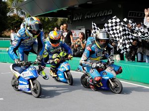 Aksi Lucu Rider MotoGP Ngebut Naik Motor Mini