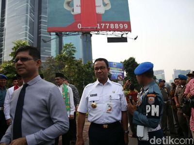 Bersama Wakil Ketua KPK, Anies Segel Reklame di Rasuna Said