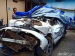 Kondisi CR-V Pascajatuh ke Jurang di Magetan Kondisi CR-V Pascajatuh ke Jurang di Magetan