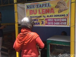 Kelapa dan Pisang Membuat Kue Tapel Legendaris Ini Wangi Legit