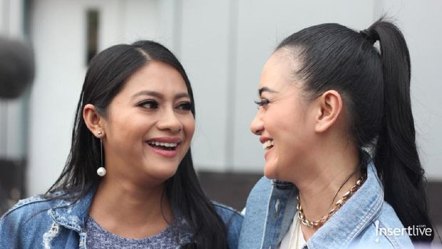 Rini Yulianti dan Ririn Ekawati