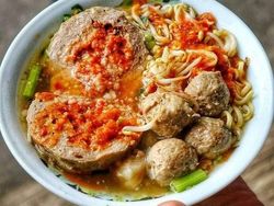 Pedas Nendang! 5 Tempat Ini Punya Bakso Mercon Isi Rawit