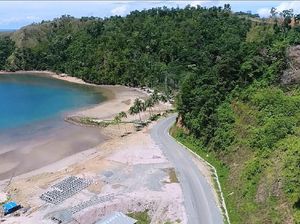 Indahnya Jalan Trans Papua ke Kawasan Wisata Papua Barat Indahnya Jalan Trans Papua ke Kawasan Wisata Papua Barat