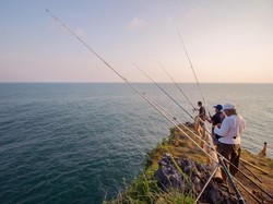 Mancing Asyik Akhir Pekan di Pantai Ngeden, Gunungkidul
