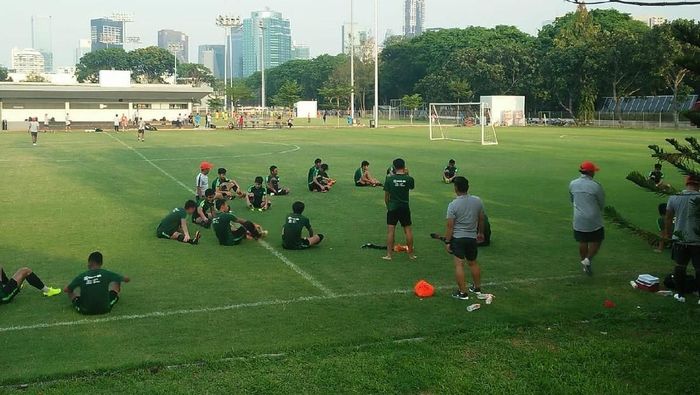 Timnas Indonesia U-19 menangi laga ujicoba lawan Barito U-20. (Foto: Amalia Dwi Septi/detikSport) Timnas Indonesia U-19 menangi laga ujicoba lawan Barito U-20. (Foto: Amalia Dwi Septi/detikSport)