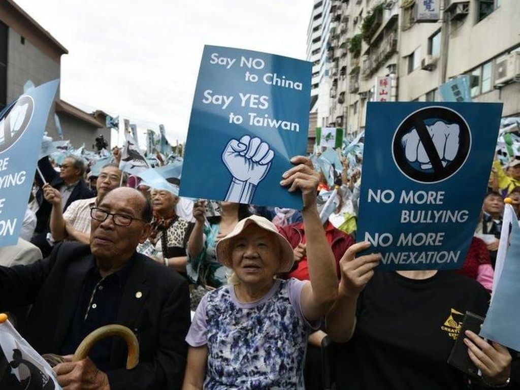 Ribuan Orang Berunjuk Rasa Desak Taiwan Merdeka dari China Ribuan Orang Berunjuk Rasa Desak Taiwan Merdeka dari China