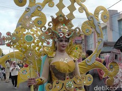 Menilik Keindahan Kain Khas Gorontalo di Festival Karawo