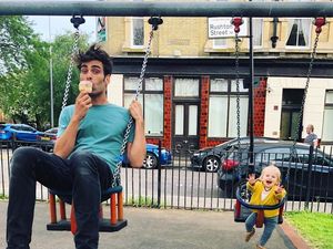 Berbodi Kekar, Model Spanyol Jon Kortajarena Ternyata Suka Es Krim