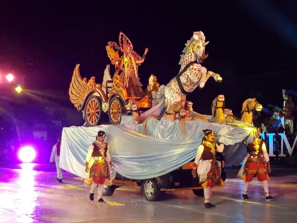 Jatim Specta Night Carnival Berlangsung Meriah di Sumenep Jatim Specta Night Carnival Berlangsung Meriah di Sumenep