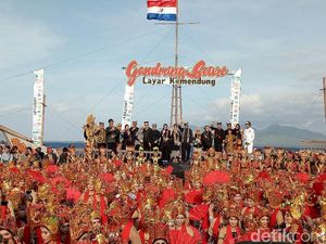Pukau Ribuan Wisatawan, Festival Gandrung Sewu Banjir Pujian