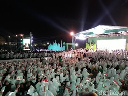 Presiden Jokowi Pimpin Apel Akbar Santri Nusantara di Solo