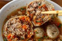 Makan Bakso Sebesar Kepala Bayi, Siap-Siap Muka Kamu Merah Membara! : Okezone Lifestyle