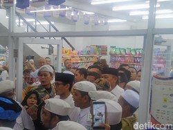 Kampanye di Tangsel, Sandiaga Sempatkan Belanja di 212 Mart