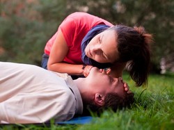 Pertolongan Pertama untuk Henti Napas, Bunda Perlu Tahu