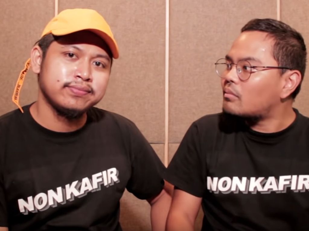 Menyimak Video Lengkap Tretan Muslim-Coki Pardede Masak Babi Campur Kurma Menyimak Video Lengkap Tretan Muslim-Coki Pardede Masak Babi Campur Kurma