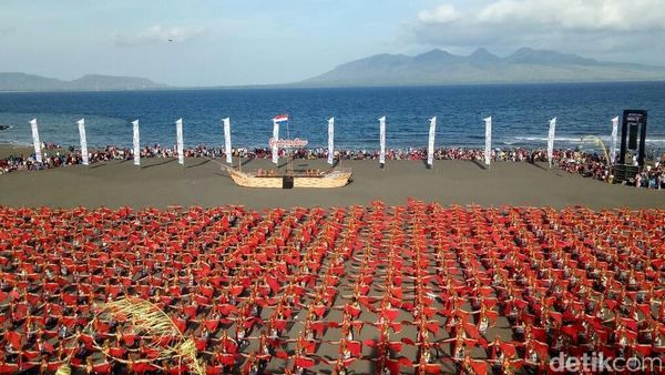 Foto: Nggak Bisa Move On dari Meriahnya Gandrung Sewu