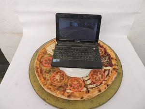 Dari Satu Tandan Pisang hingga Laptop, Ini 12 Topping Pizza Ajaib