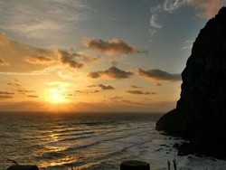 Golden Sunrise di Pantai Pulau Jeju, Korea Selatan