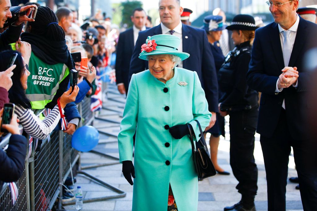 BRACKNELL , ENGLAND - OCTOBER 19: Britain's Queen Elizabeth II visits The Lexicon shopping centre during a visit to Bracknell on October 19, 2018 in Bracknell, England. (Photo by Henry Nicholls - WPA Pool/Getty Images)