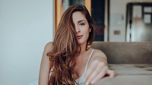 Seksinya Calon Dokter Cantik yang Digosipin Jadi Selingkuhan Neymar