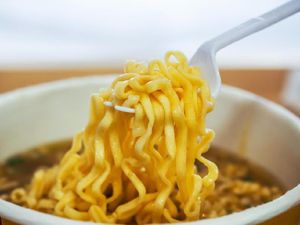 Apa yang Membuat Makan Mi Instan Buruk bagi Kesehatan Tubuh? Apa yang Membuat Makan Mi Instan Buruk bagi Kesehatan Tubuh?