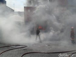 7 Peti Kemas di Depo Kontainer Dilalap Api, Isinya Ludes Terbakar
