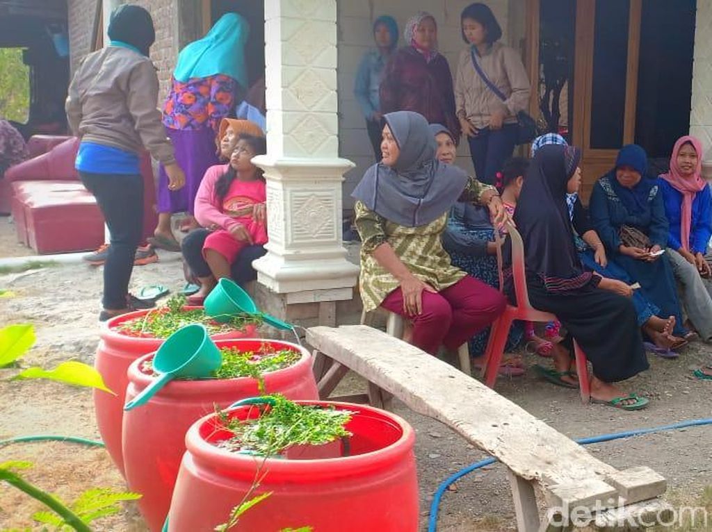 Duka Selimuti Rumah Rini Puspitawati, Korban Kecelakaan Jurang Sarangan Duka Selimuti Rumah Rini Puspitawati, Korban Kecelakaan Jurang Sarangan