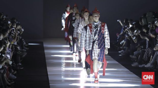 Peragaan busana Danjyo Hiyoji dalam Jakarta Fashion Week 2019.