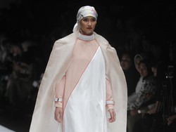 Kahiyang Ayu dan Nur Asia Hadiri JFW 2019