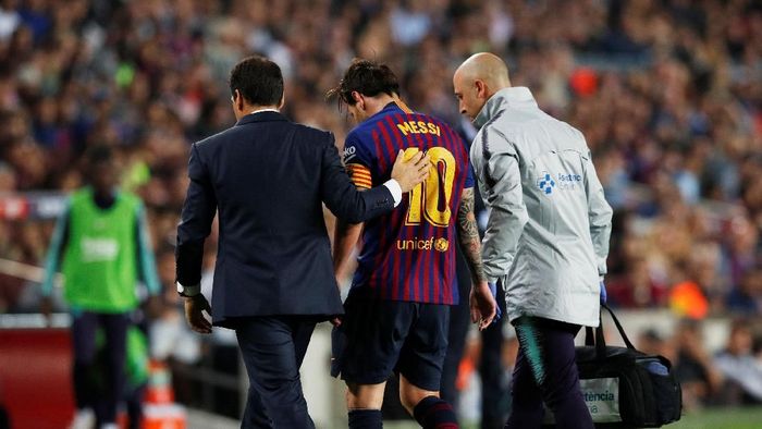 Lionel Messi dipastikan absen saat Barcelona menghadapi Real Madrid (Albert Gea/Reuters) Lionel Messi dipastikan absen saat Barcelona menghadapi Real Madrid (Albert Gea/Reuters)